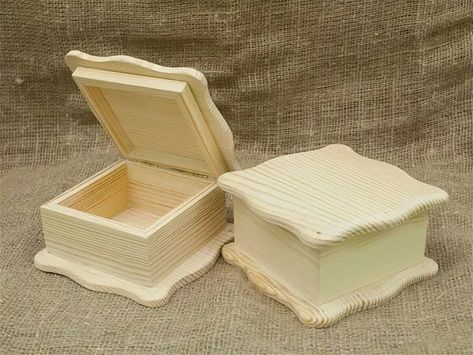 Diy Wood Chest, Wooden Box Plans, Popsicle Stick Crafts House, Wooden Memory Box, Wood Furniture Plans, Old Wooden Boxes, Unfinished Furniture, Small Wooden Boxes, Wood Projects That Sell