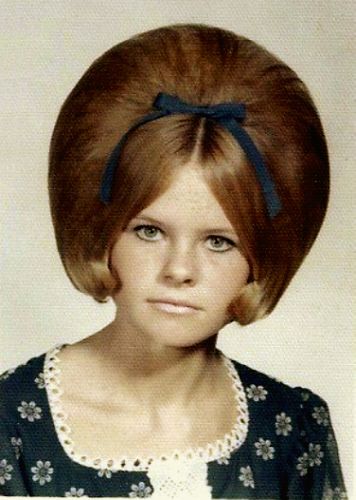 1969....we didn't all look like this, but it was either this, or Flat, Long, parted down the middle Oh, I remember! Funny Family Photos, Teenage Hairstyles, 1960s Hair, 60s Hair, Retro Hairstyles, Popular Hairstyles, Bad Hair Day, Bad Hair