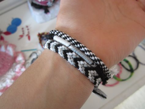 Black And Grey Friendship Bracelet, Friendship Bracelets Black And White, Black And White Bracelet Pattern, Cute Black Friendship Bracelets, Fun Black Friendship Bracelets, Handmade Black Friendship Bracelets, Casual Black Woven Friendship Bracelets, Light Yagami, Gray Bracelet