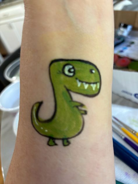 Dinosaur Face Painting, Easy Face Painting Designs, Face Painting Tips, Dinosaur Tattoo, Face Painting For Boys, Dinosaur Tattoos, Face Painting Easy, Kids Face Paint, Face Paint Makeup