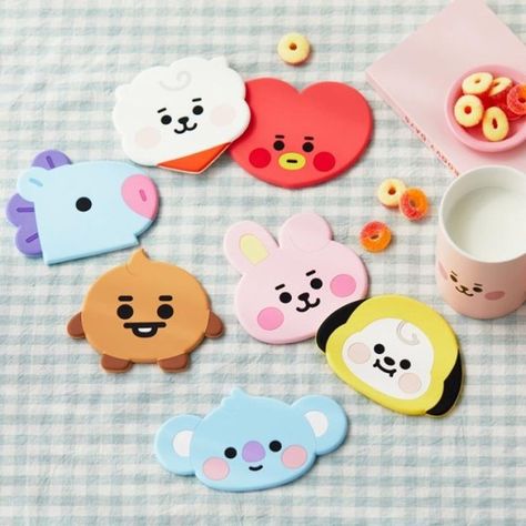 Bt21 Clay Charms, Bts Clay Art, Molding Clay Ideas, Korea South, Clay Keychain, Silicone Coasters, Air Dry Clay Projects, Bts Bt21, Tanah Liat