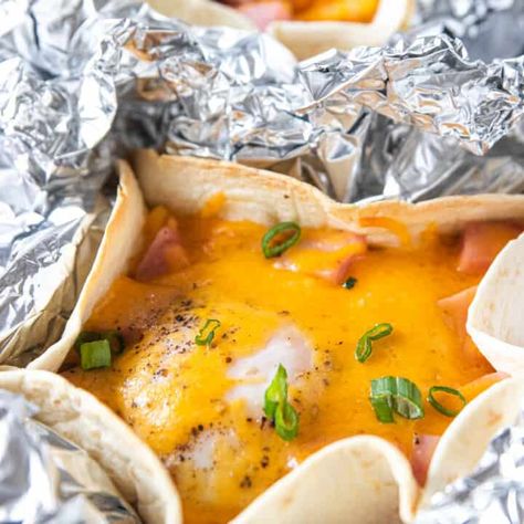 Campfire Breakfast Foil Packets - Create Kids Club Foil Pack Breakfast, Breakfast Hobo Foil Packs, Breakfast Foil Packs, Foil Packet Breakfast, Hobo Breakfast Foil Packets, Breakfast Foil Packets For Camping, Hobo Breakfast, Hobo Foil Packs, Van Meals