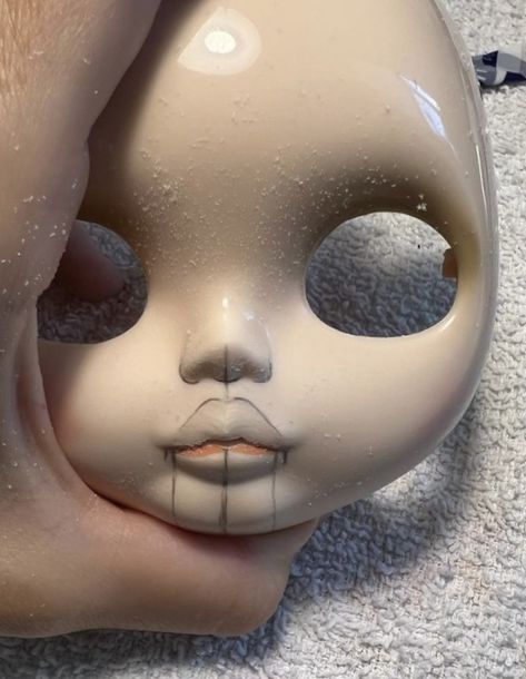 Blythe Face Carving, Custom Blythe Dolls Faces, Blythe Lips Carving, Blythe Dolls Custom, Lips Inspiration, Face Carving, Polymer Clay Sculptures, Blythe Custom, Art Dolls Handmade