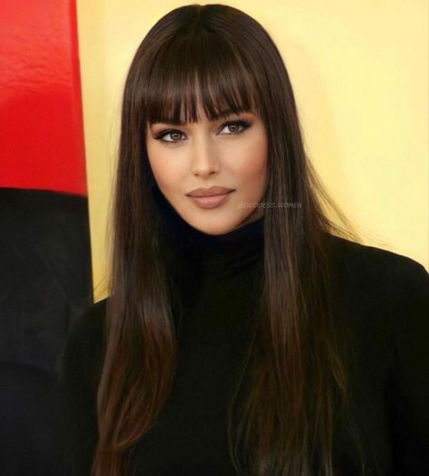 #monicabellucci Brown Hair And Bangs, Italian Beauty, Long Brown Hair, Long Hair With Bangs, Trending Haircuts, Monica Bellucci, 인물 사진, Hairstyles With Bangs, Dark Hair