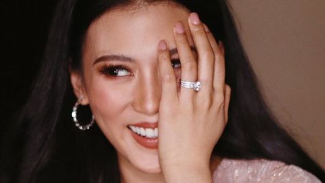 Heart Evangelista, Warm Skin Tone, First Response, Unique Bride, Engagement Celebration, Celebrity Engagement Rings, Halo Setting, Heart Shaped Rings, Heart Shaped Diamond