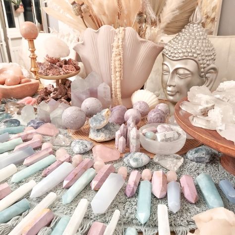 Crystal Shop Display, Crystal Organization, Crystal Shop Aesthetic, Crystal Display Ideas, Crystal Collection Display, Pastel Crystals, Where To Buy Crystals, Massage Room Decor, Crystal Room Decor