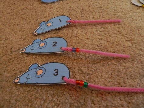 Ratones de contar (pre-matemáticas y motricidad fina) Mouse Activities For Preschool, Mouse Count Activities Kindergarten, Mouse Activity For Preschool, Nursery Rhyme Math Activities, Preschool Mouse, Early Years Maths, Laura Numeroff, Mouse Paint, Worlds Apart