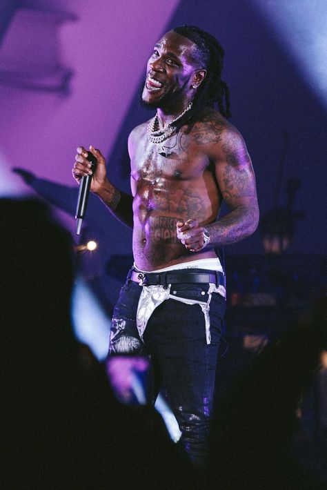 Afrobeats Concert, Burna Boy Wallpaper, Astroworld Concert, Burns Boy, Dude Outfits, Travis Scott Wallpapers, Burna Boy, Rolling Loud, Hollywood Bowl