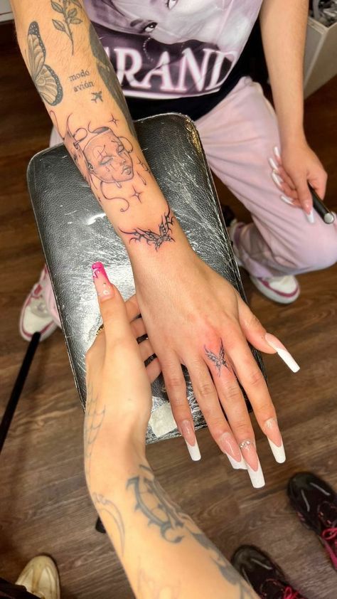 Tato Minimal, Tato Jari, Pola Tato, Pretty Hand Tattoos, Small Pretty Tattoos, Tato Lengan, Red Ink Tattoos, Pretty Tattoos For Women, Dope Tattoos For Women