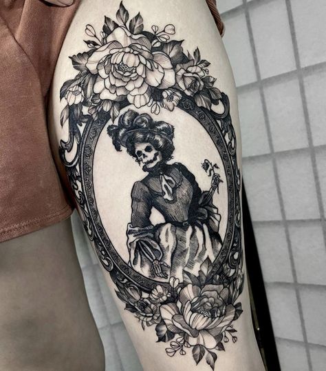 Woman Leg Tattoo, Victorian Style Tattoos, Cameo Tattoo, Victorian Tattoo, Mirror Tattoos, Gothic Tattoos, Framed Tattoo, Circle Tattoos, Scary Tattoos