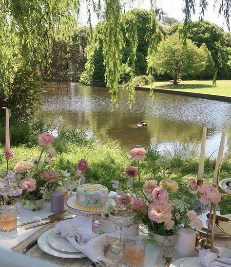 Sweet 17, Picnic Birthday Party, Fairy Tea Parties, Picnic Inspiration, Picnic Birthday, Outdoor Dinner, Tea Party Garden, Tea Party Birthday, Picnic Party