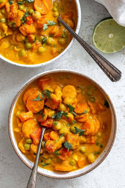 Chickpea Carrot Curry, Carrot Curry Indian, Potato Carrot Curry, Cashew Curry Vegetarian, Carrot Curry Recipe, Carrot Vegan Recipes, Vegan Carrot Recipes, Carrot Chickpea, Creamy Chickpea