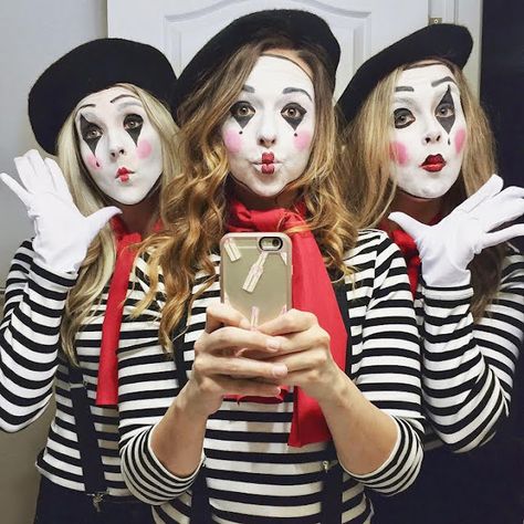 MIME HALLOWEEN COSTUME | Renee Nicole Blog Mime Halloween Costume, Hot College Halloween Costume Ideas, Halloween Pauroso, Pelottava Halloween, College Halloween Costume Ideas, Halloween Costume Couple, College Halloween Costume, Creepy Halloween Costumes, Kostum Halloween