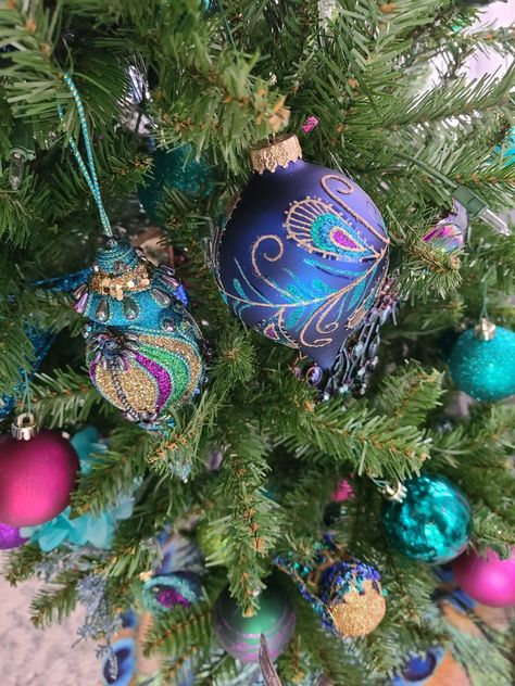 Purple Green And Gold Christmas Tree, Teal Purple White Christmas, Peacock Colour Christmas Tree, Teal And Purple Tree Poinsettias, Purple Christmas Tree Silver And Teal Ornaments, Purple Christmas Decorations, Purple Christmas Tree, Peacock Color, Purple Christmas