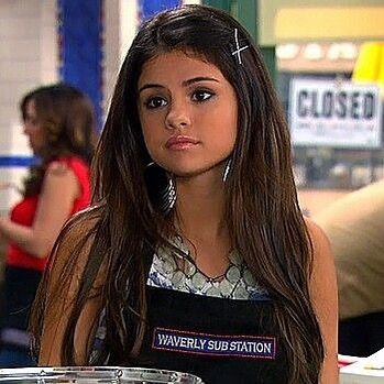 Alex Russo Makeup, Brunette Barbie, Selena Gomez Hair, Wizards Of Waverly, Selena Gomez Cute, Alex Russo, Selena Gomez Photos, Wizards Of Waverly Place, Waverly Place