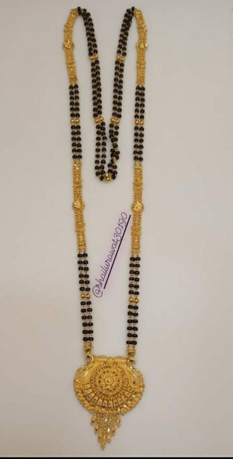 Black Beads Long Chain Locket Designs, Manifestation 1111, Long Mangalsutra, Bridal Foot Jewelry, Gold Jewelry Prom, Bridal Jewelry Sets Brides, Wedding Jewelry Sets Bridal Jewellery, Delicate Gold Jewelry, Mangalsutra Design