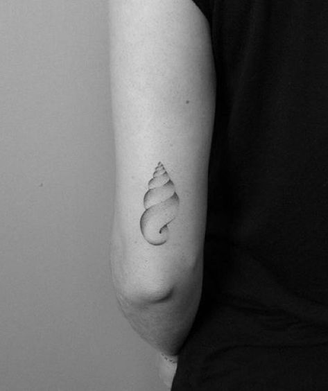 CafeMom.com : The curves of a seashell. : 21 Hand Poke Tattoos That Are Hauntingly Beautiful -- She's such an expert at creating the most delicate and yet the most powerful tattoos, and this seashell by Lara Maju is just as hauntingly beautiful. Cute Small Tattoo Ideas, Powerful Tattoos, Shell Tattoo, Seashell Tattoos, Shell Tattoos, Small Tattoo Ideas, Hand Poked Tattoo, Gorgeous Tattoos, Poke Tattoo