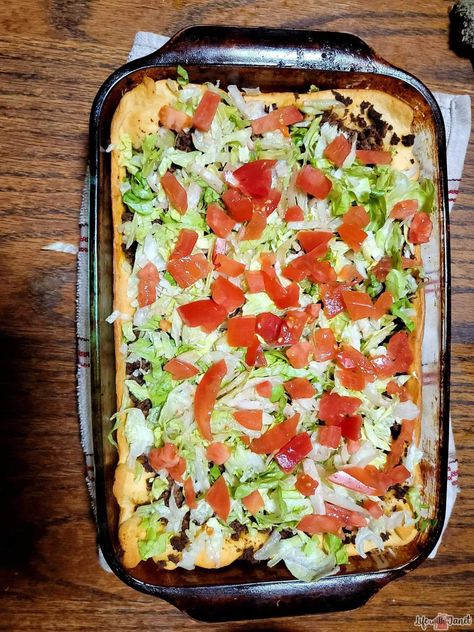 Taco Bake With Crescent Rolls, Recipe Crescent Rolls, Easy Crescent Taco Bake, Layered Taco Bake, Crescent Roll Taco, Crescent Roll Taco Bake, Crescent Roll Recipes Dinner, Recipes Using Crescent Rolls, Layered Taco