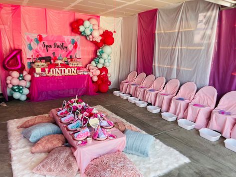 Pamper Party Decoration Ideas, Spa Decorations Party, Spa Birthday Backdrop, Spa Tent Party, Garage Birthday Party Ideas Kids, Spa Birthday Decor, Beauty Salon Birthday Party, At Home Spa Day Ideas Birthday Parties, Spa Birthday Party Activities