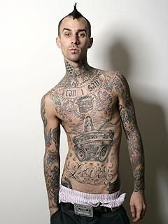 Travis Barker - not my type at all but I love him so much. I could have his next babies Travis Barker Tattoos, Blink 182 Tattoo, Travis Barker, Lucky Ladies, Full Sleeve Tattoos, 1 Tattoo, Inked Men, Celebrity Tattoos, Blink 182