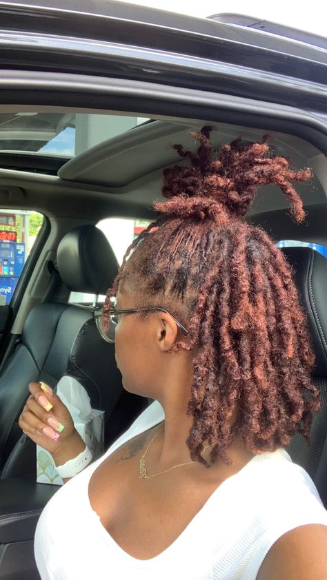 Shirt Locs Hairstyles, Natural Locs With Color, Locs Hairstyles Real Hair, Styling Natural Locs, Girl Locs Black Women, Loc Coil Styles, Died Locs Ideas, Locs Journey Before And After, Locs Astetic