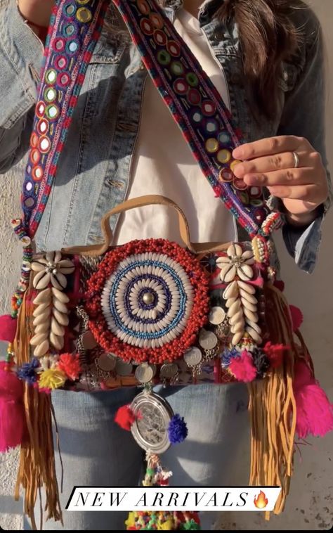 Bohemian Bags Diy, Indian Bags Handmade, Bohemian Style Bag, Bohemian Clutch, Boho Chic Bags, Handmade Fabric Bags, Boho Tote Bag, Colorful Handbags, Embellished Bags