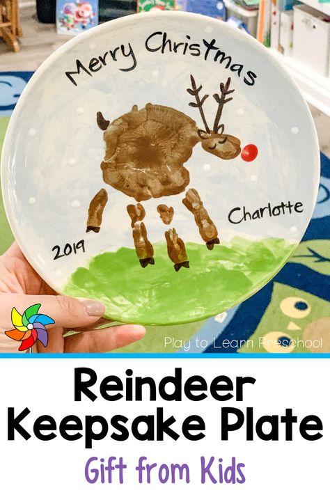 Preschool Christmas Gifts, Baby Christmas Crafts, Students Christmas, Handprint Christmas, Student Christmas Gifts, Parents Christmas, Christmas Crafts For Toddlers, Preschool Christmas Crafts, Cadeau Parents