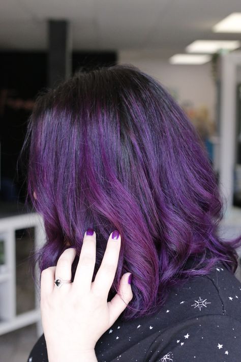 Dark Root Purple Hair, Black Roots Purple Hair, Purple Roots, Purple Black Hair, Purple Ombre Hair, Ombre Bob, Hair Shadow, Black Roots, Shadow Root