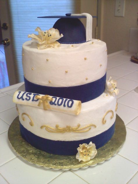 Blue White And Gold Cake For Men, White Blue Gold Cake, Graduation Cake Blue And Gold, Navy And Gold Drip Cake, Blue And Gold Buttercream Cake, Gold Royal Icing, Graduation Menu, Nursing Graduation Cakes, Cake Pop Favors