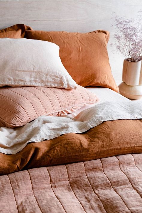 Rust And Pink Bedding, Terracotta And Hazelnut Bedroom, Sunset Color Scheme Bedroom, Desert Color Bedroom, Rose And Terracotta Bedroom, Oatmeal And Terracotta Bedroom, Terracotta Bedding Styling, Linen Bedding Styling Color Schemes, Mauve Bedroom