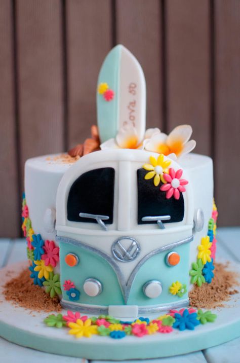 Hippie-surf cake design with VW camper van, made with chocolate, cream cheese and blackberries. http://ibaketoday.blogspot.com Surf Cake, Pastel Cupcakes, Colorful Chocolate, Flowers Color, Pastel Decor, God Mat, Crazy Cakes, Unique Cakes, Cupcake Cake