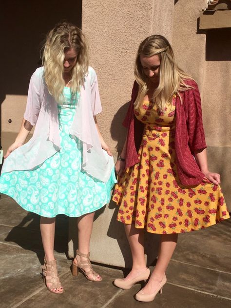 LuLaRoe Teaspoon wearing the LuLaRoe Nicole Dress and the LuLaRoe Monroe Kimono and LuLaRoe Lindsay Kimono https://www.facebook.com/groups/LularoeTeaspoonShopVIP/ Outfit Combos, Lularoe Nicole Dress, Lula Roe Outfits, Styling Ideas, Dress Outfit, Outfit Ideas, Summer Dresses, Outfit Accessories, How To Wear