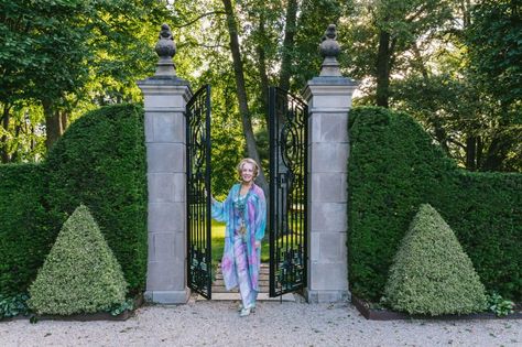 Fêtes des Fleurs at Parterre - Private Newport Parterre Garden, Garden Gate Design, Garden Entrance, Red Home Decor, Lodge Wedding, Garden Tours, Entrance Gates, Private Garden, Gate Design