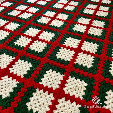 Crochet Xmas Tree, Xmas Tree Pattern, Xmas Blanket, Yarn Room, Crochet Christmas Ornaments Free Pattern, Crochet Pillow Patterns Free, Afghan Crochet Pattern, Christmas Crochet Blanket, Crocheted Afghans