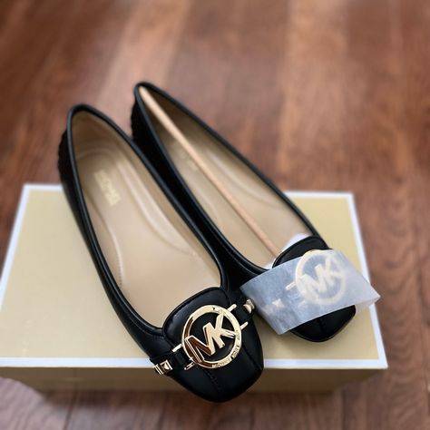 Mk Sandals, Black Leather Trainers, Closet Organisation, Mk Shoes, Michael Kors Flats, Patent Leather Ballet Flats, Buckle Loafers, Bow Sandals, Leather Flat Shoes