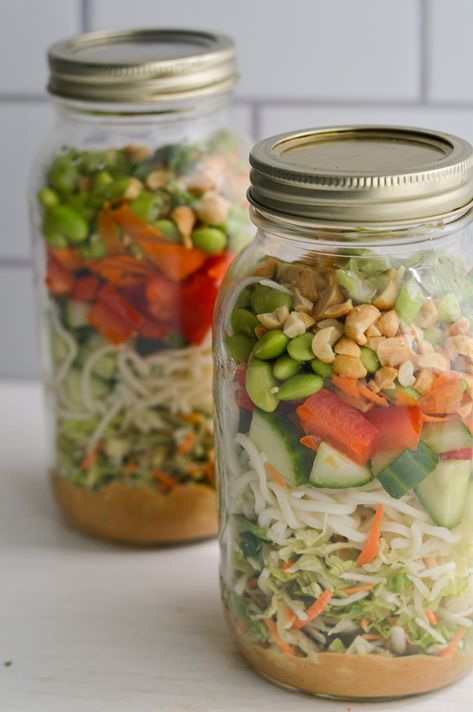 Mason Jar Peanut Salad Asian Mason Jar Salad, Healthy Jar Meals, Pasta Salad Jar, Pasta Salad Mason Jar, Jar Salads Mason, Salad Jar Ideas, Jar Food Ideas, Mason Jar Food Ideas, Jar Pasta Salad