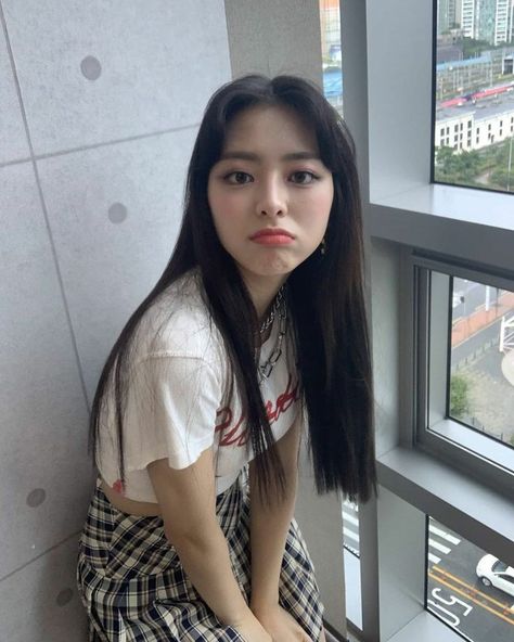 Kim Yuna, School Looks, Kpop Girl Groups, K Idols, Instagram Update, Korean Girl, South Korean Girls, K Pop, Just In Case