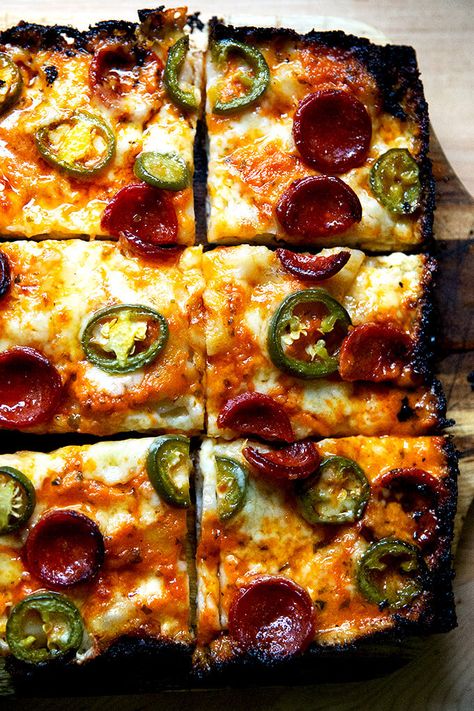 Detroit Style Pizza Recipe, Fresh Tomato Sauce Recipe, Detroit Style Pizza, Detroit Pizza, Pizza Fatta In Casa, Fresh Tomato Sauce, Sourdough Pizza, Pan Pizza, Pizza Night