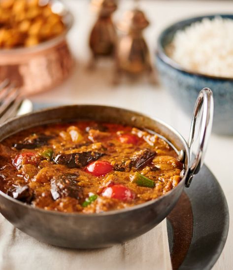 eggplant curry - baingan masala restaurant style - glebe kitchen Aubergine Curry Recipes, Eggplant Recipes Indian, Eggplant Indian, Indian Eggplant Recipes, Baingan Masala, Indian Lunch, Eggplant Curry, Spice Mix Recipes, Eggplant Dishes