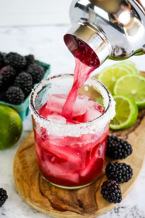 Blackberry Margarita | 4 Ingredient Blackberry Margarita Recipe! Blackberry Margarita Recipe, Blackberry Margarita, Traditional Margarita, Margarita Ingredients, Blackberry Syrup, Simple Syrup Recipes, Lime Margarita, Make Simple Syrup, Gin Fizz