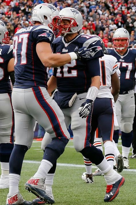 Brady & Gronk Rob Gronkowski Wallpaper, Sports Pics, New England Patriots Football, Superbowl Champions, Rob Gronkowski, Gillette Stadium, Patriots Fans, Boston Strong, Best Football Team