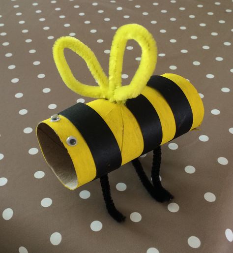 Bumble bee made from toilet roll and pipe cleaners for kids to make. Easy Toddler Activities, School Creative, Easy Toddler, Pipe Cleaners, Toilet Paper Roll, Toilet Roll, Paper Roll, Pipe Cleaner, Toddler Activities