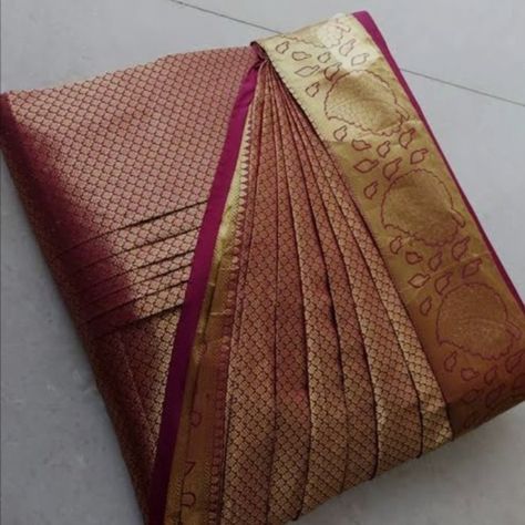 Saree Box Folding Images, Saree Folding For Packing, Saree Box Folding, Saree Folding, Wedding Packing, Saree Drape, Box Folding, Pleated Saree, Betrayal Quotes