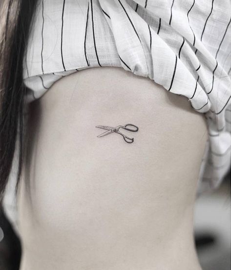 Tiny scissors tattoo on the left rib cage Shears Tattoo, Ribs Tattoo, Sewing Tattoos, Ribcage Tattoo, Small Wrist Tattoos, Tattoo Arm, Small Tattoos For Guys, Ink Drawings, Little Tattoos