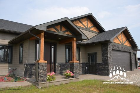 https://flic.kr/p/skomeK | Eldorado Stone | Stack Stone Black River Eldorado Stone Lethbridge AB   Kodiak Mountain Stone®  <a href="http://www.KodiakMountain.com" rel="nofollow">www.KodiakMountain.com</a> <a href="http://www.facebook.com/KodiakMtnStone" rel="nofollow">www.facebook.com/KodiakMtnStone</a> Eldorado Stone, Gray House Exterior, Stone Exterior Houses, Black Houses, Exterior House Color, Cabin Exterior, Black River, Farmhouse Barndominium, Casa Exterior