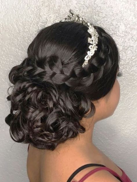 Quinceanera hairstyles bun #hairstylist #haircut #hairstyle Sweet 15 Hairstyles, Sweet 16 Hairstyles, Quince Hairstyles With Crown, Quinceanera Hairstyles, Quince Hairstyles, Penteado Cabelo Curto, Curly Bob Hairstyles, Formal Hairstyles, Elegant Hairstyles