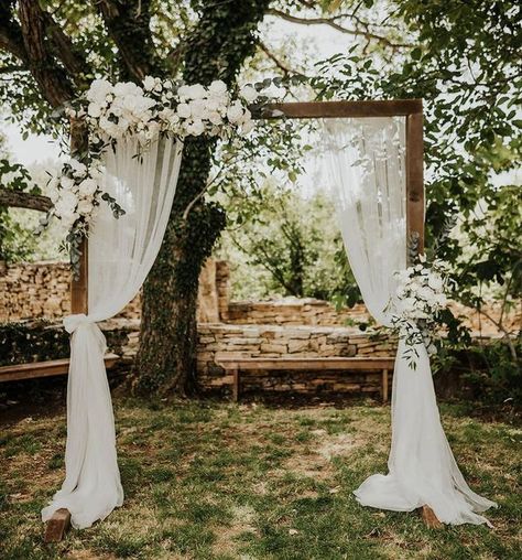 Outdoor Wedding Arch Ideas Romantic, Wedding Arch Flowers Rustic, Simple Arch For Wedding, Wedding Decoration Photos, Simple Wooden Arch Wedding, Wedding Arch Decorations Outdoor, Wedding Arbour Simple, Wedding Outdoor Arch, White And Eucalyptus Wedding Decor