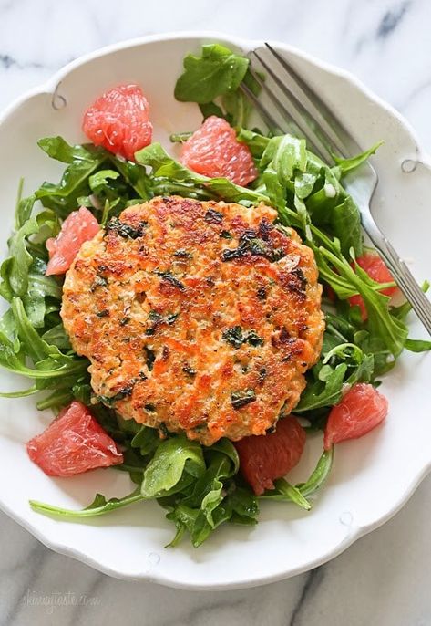 Quinoa Burger, Salmon Quinoa, Quinoa Burgers, Fitness Pal, Healthy Salmon, Fit Foodie, Salmon Patties, Skinny Taste Recipes, Think Food