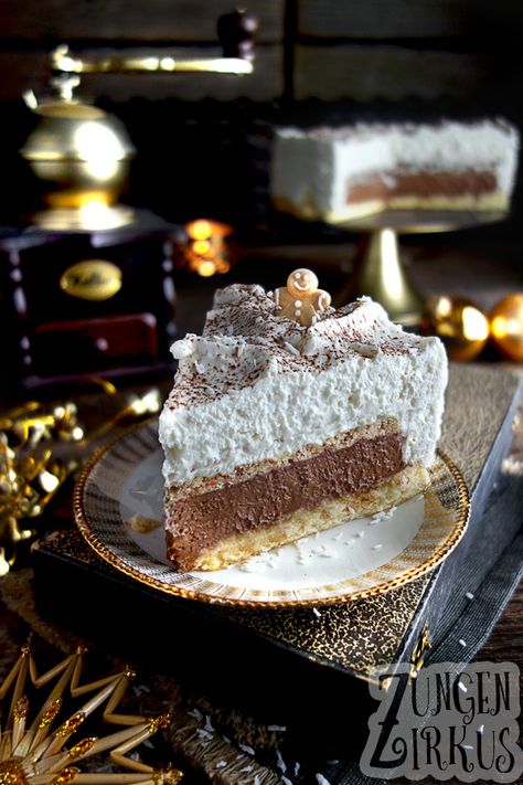 Kokostorte mit Nougatfüllung und Dacquoise - Zungenzirkus Winter Torte, Torte Recipe, Coconut Desserts, Gateaux Cake, Pastry Desserts, Coconut Cake, Baking And Pastry, Dessert Drinks, Food Cakes