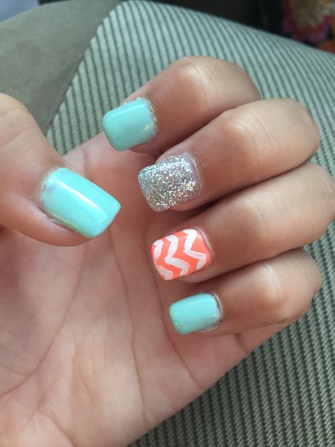 This is a great nail design this is a mint color on thumb index finger and also on pinky and on the middle finger is just plane silver and ring finger in chevron I hope you try this out Great Nails, Index Finger, Mint Color, Ring Finger, Nail Design, The Middle, I Hope You, Nail Designs, I Hope